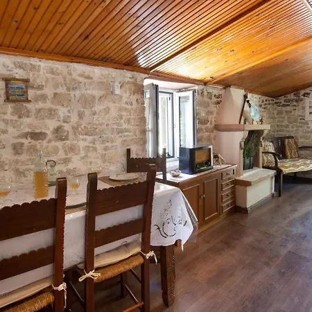 Ionian Stone With Terrace Casa de Férias *