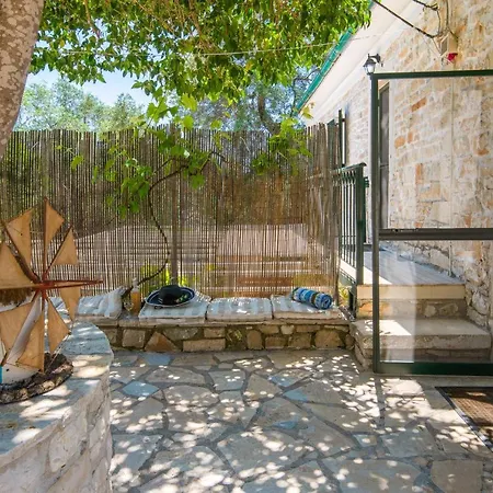 Ionian Stone With Terrace * Mpogdanatika